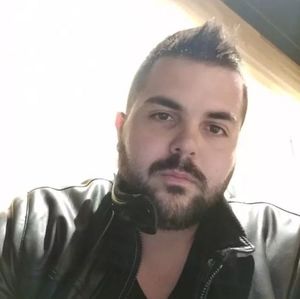 Meet your Posher, Yiannis